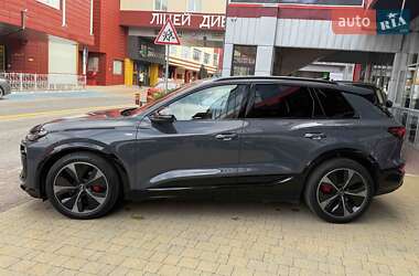 Позашляховик / Кросовер Audi Q6 e-tron 2024 в 