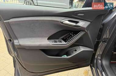 Позашляховик / Кросовер Audi Q6 e-tron 2024 в 