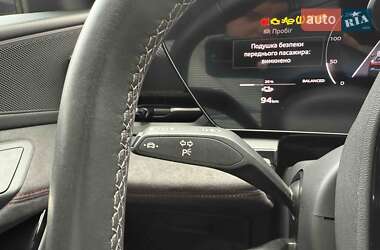 Позашляховик / Кросовер Audi Q6 e-tron 2024 в 