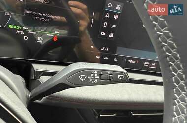 Позашляховик / Кросовер Audi Q6 e-tron 2024 в 