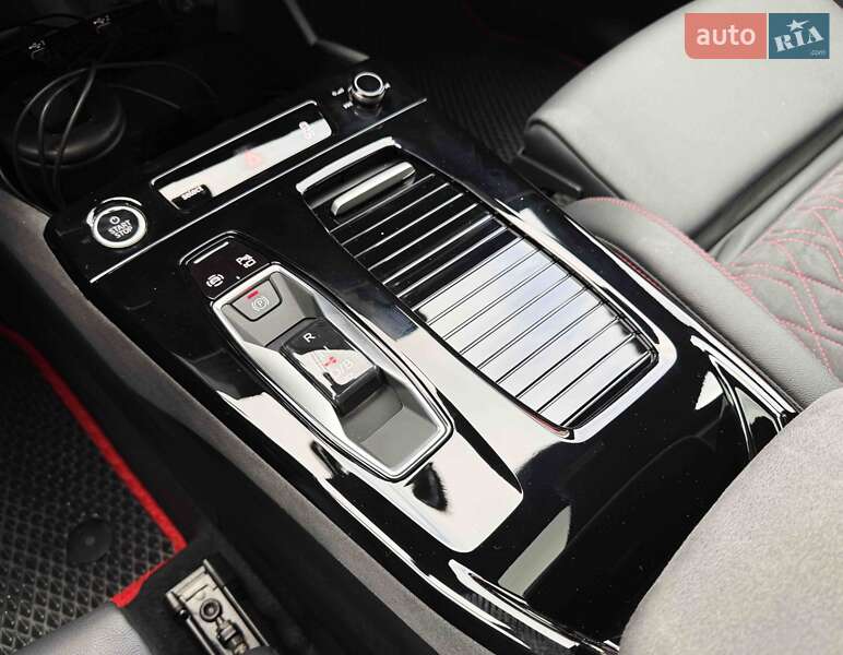 Внедорожник / Кроссовер Audi Q6 e-tron 2024 в Львове