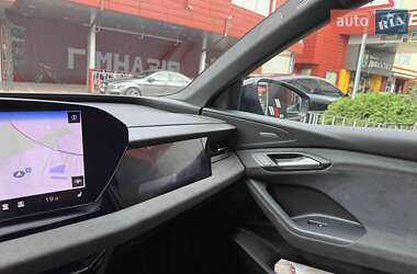 Позашляховик / Кросовер Audi Q6 e-tron 2024 в 