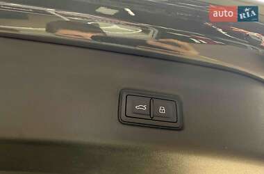 Позашляховик / Кросовер Audi Q6 e-tron 2024 в 