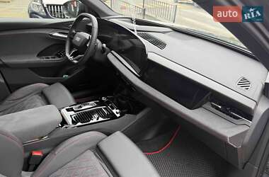 Позашляховик / Кросовер Audi Q6 e-tron 2024 в 