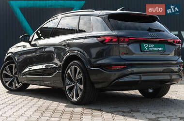 Позашляховик / Кросовер Audi Q6 e-tron 2024 в 