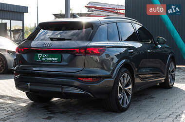 Позашляховик / Кросовер Audi Q6 e-tron 2024 в 