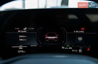 Позашляховик / Кросовер Audi Q6 e-tron 2024 в 