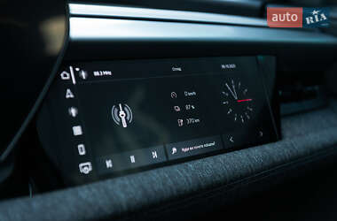 Позашляховик / Кросовер Audi Q6 e-tron 2024 в 