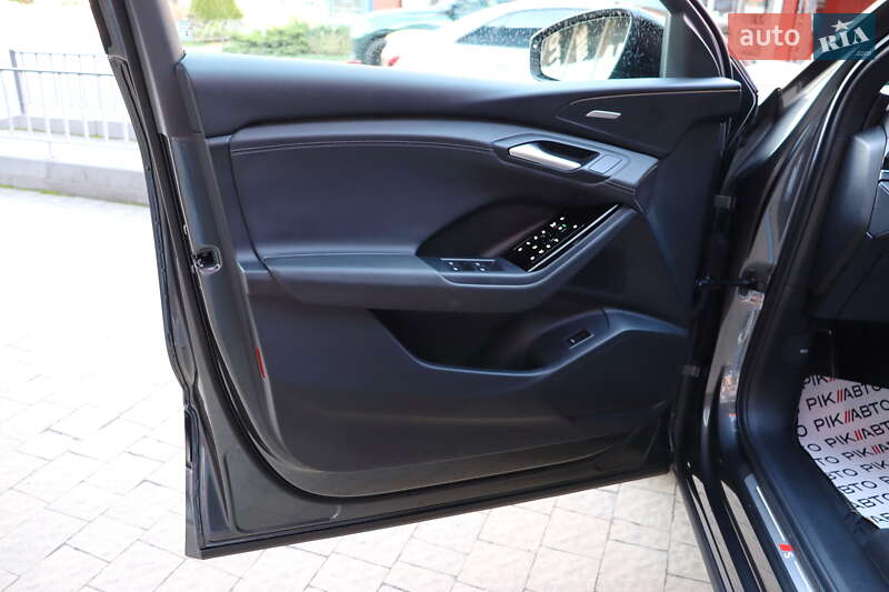 Позашляховик / Кросовер Audi Q6 e-tron 2024 в Львові