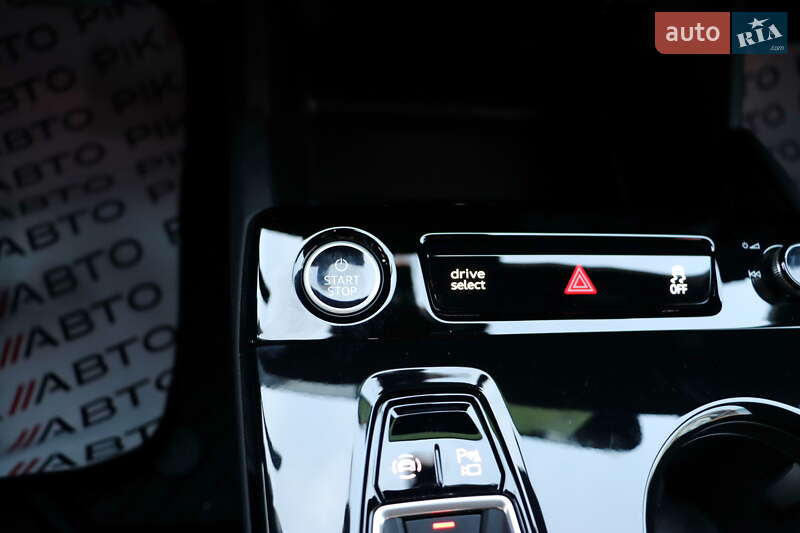 Позашляховик / Кросовер Audi Q6 e-tron 2024 в Львові