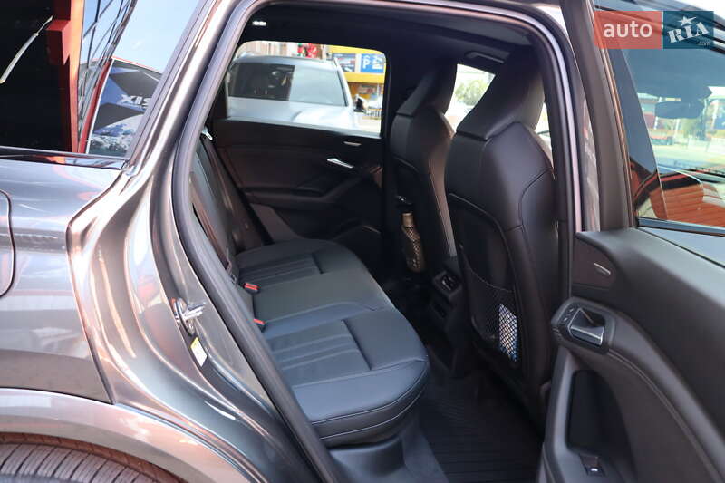 Позашляховик / Кросовер Audi Q6 e-tron 2024 в Львові