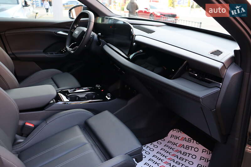 Позашляховик / Кросовер Audi Q6 e-tron 2024 в Львові