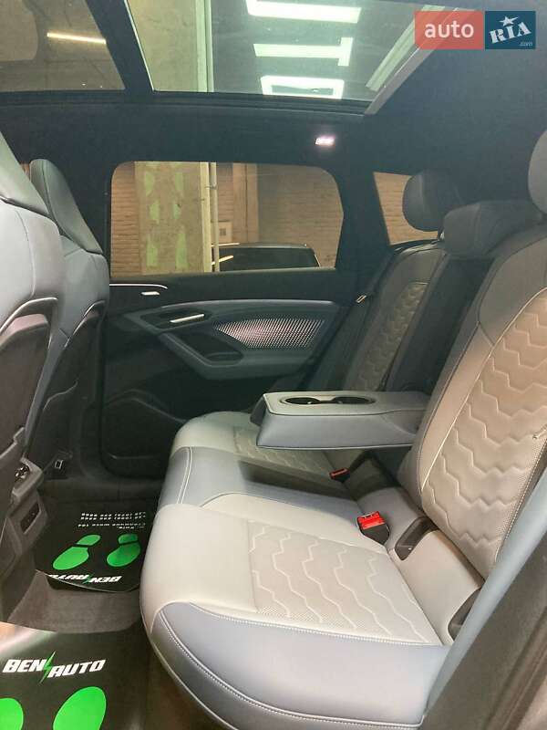 Внедорожник / Кроссовер Audi Q6L e-tron 2025 в Львове