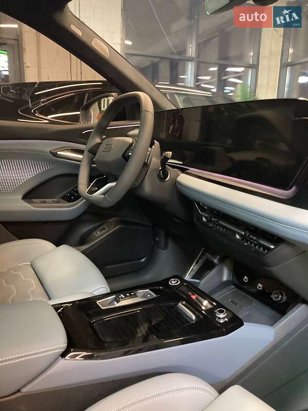 Внедорожник / Кроссовер Audi Q6L e-tron 2025 в Львове