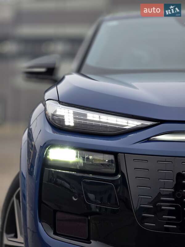 Внедорожник / Кроссовер Audi Q6L e-tron 2025 в Киеве