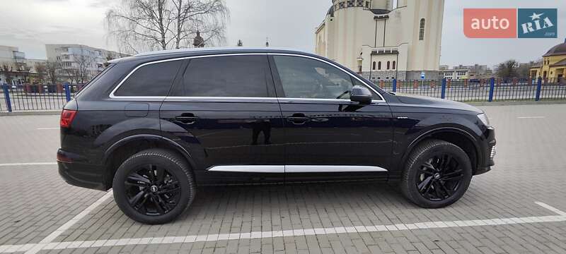 Позашляховик / Кросовер Audi Q7 e-tron 2016 в Шептицькому