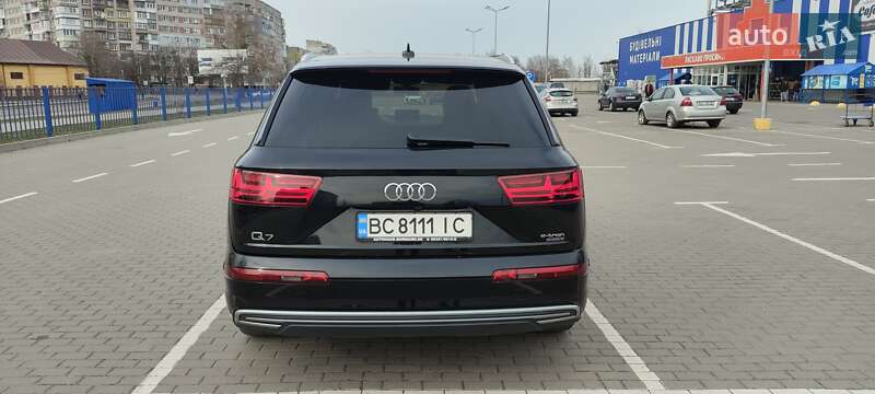 Позашляховик / Кросовер Audi Q7 e-tron 2016 в Шептицькому