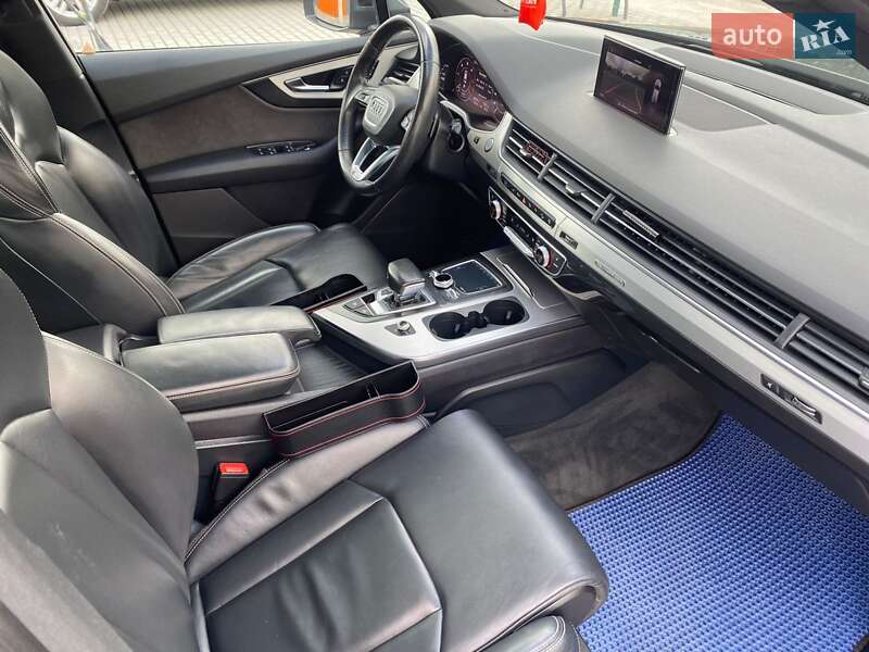 Минивэн Audi Q7 e-tron 2016 в Радехове