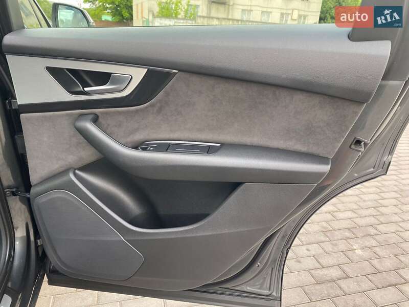 Минивэн Audi Q7 e-tron 2016 в Радехове