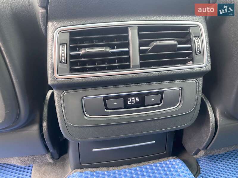 Минивэн Audi Q7 e-tron 2016 в Радехове