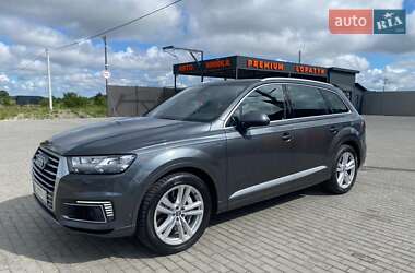 Минивэн Audi Q7 e-tron 2016 в 
