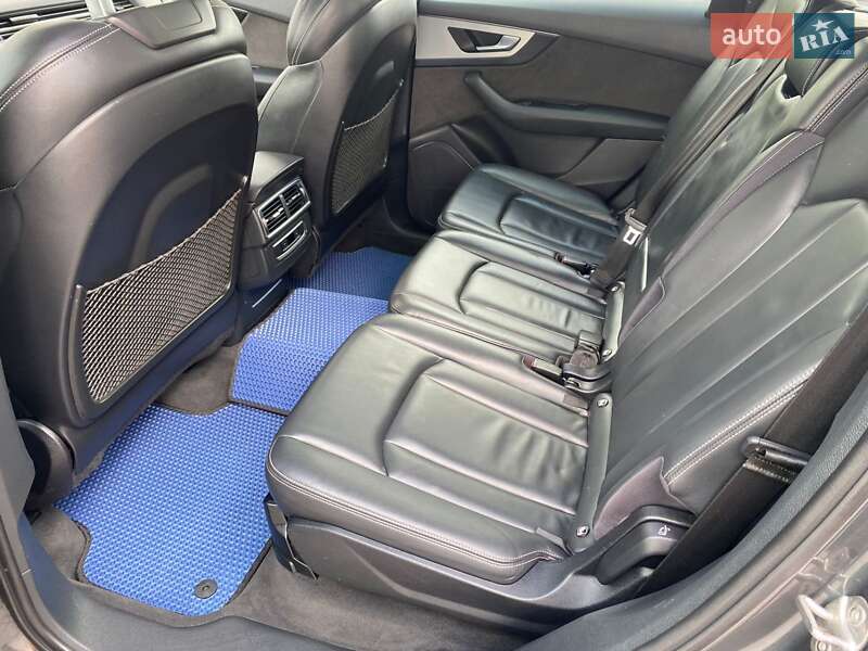 Минивэн Audi Q7 e-tron 2016 в Радехове