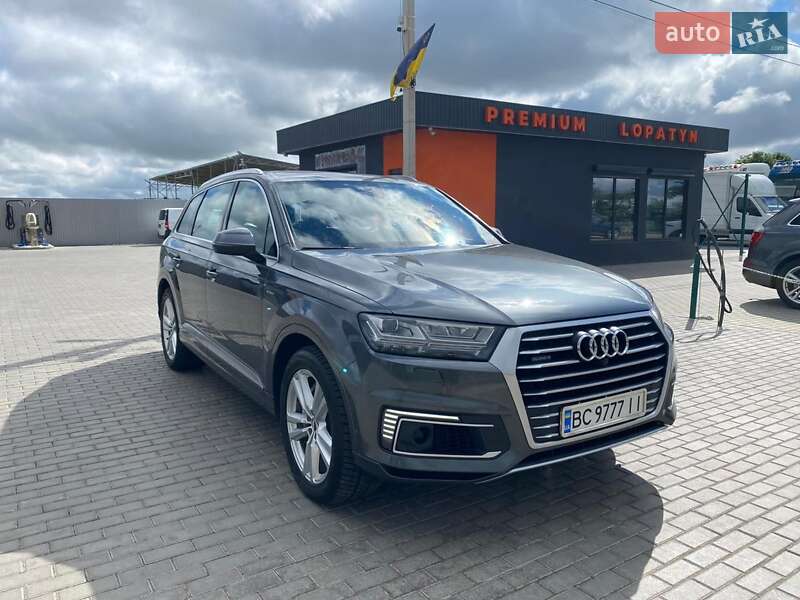 Минивэн Audi Q7 e-tron 2016 в Радехове