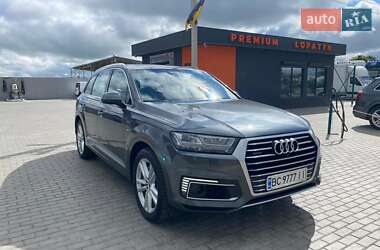 Минивэн Audi Q7 e-tron 2016 в 