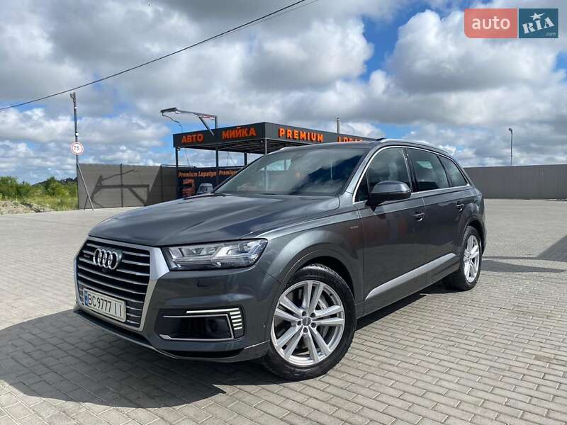 Минивэн Audi Q7 e-tron 2016 в Радехове