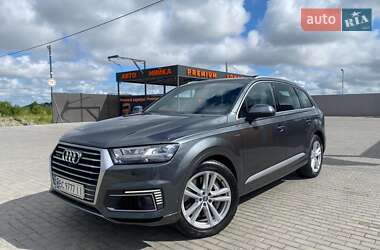 Минивэн Audi Q7 e-tron 2016 в 