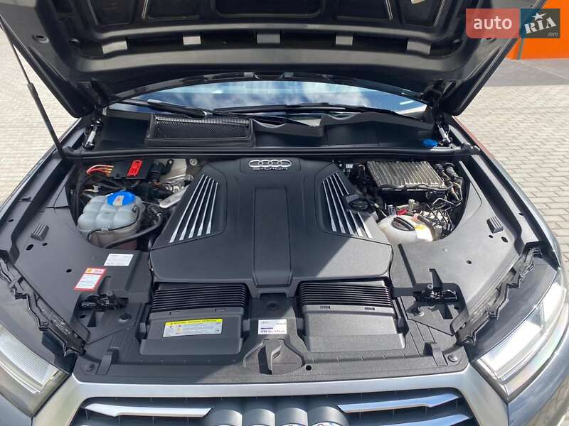 Минивэн Audi Q7 e-tron 2016 в Радехове