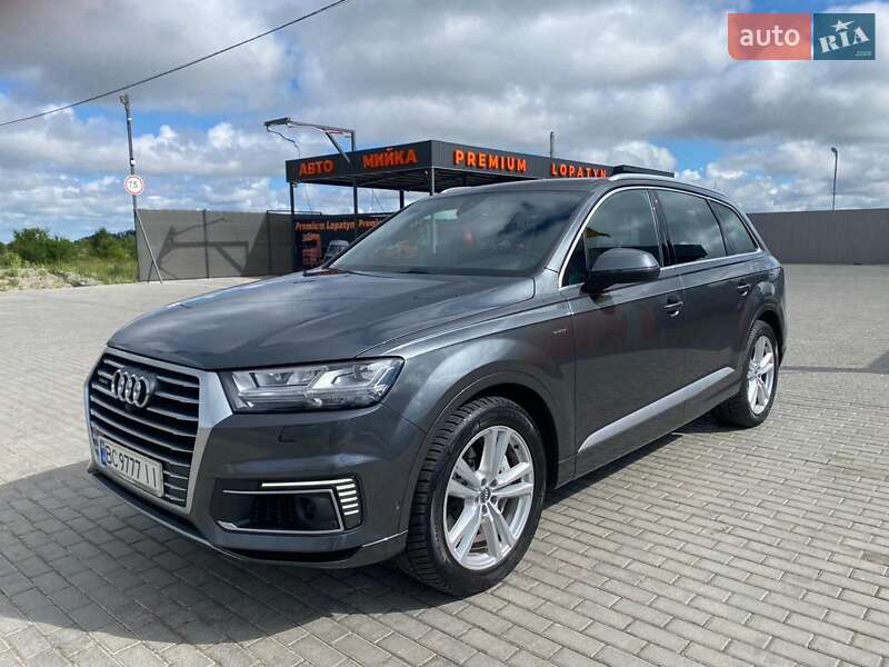 Минивэн Audi Q7 e-tron 2016 в Радехове
