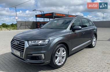 Минивэн Audi Q7 e-tron 2016 в 