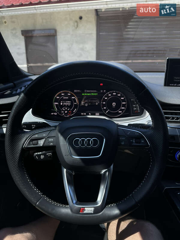 Позашляховик / Кросовер Audi Q7 e-tron 2017 в Івано-Франківську
