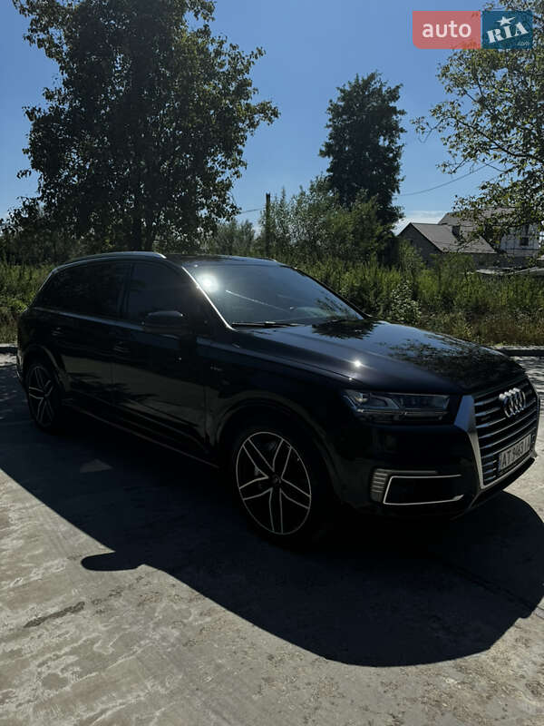 Позашляховик / Кросовер Audi Q7 e-tron 2017 в Івано-Франківську