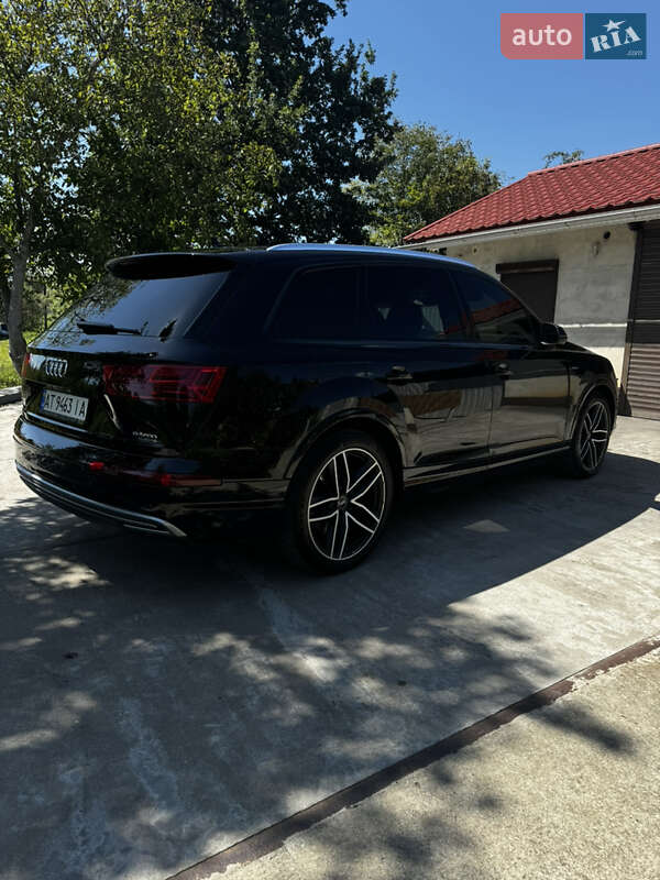 Позашляховик / Кросовер Audi Q7 e-tron 2017 в Івано-Франківську