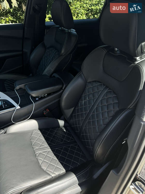 Позашляховик / Кросовер Audi Q7 e-tron 2017 в Івано-Франківську