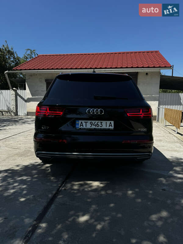 Позашляховик / Кросовер Audi Q7 e-tron 2017 в Івано-Франківську