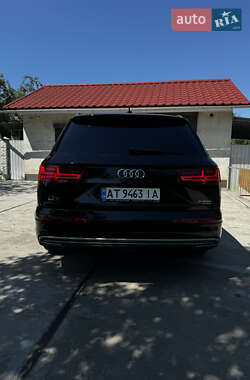 Позашляховик / Кросовер Audi Q7 e-tron 2017 в 