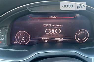 Внедорожник / Кроссовер Audi Q7 e-tron 2016 в 