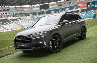 Внедорожник / Кроссовер Audi Q7 e-tron 2016 в 