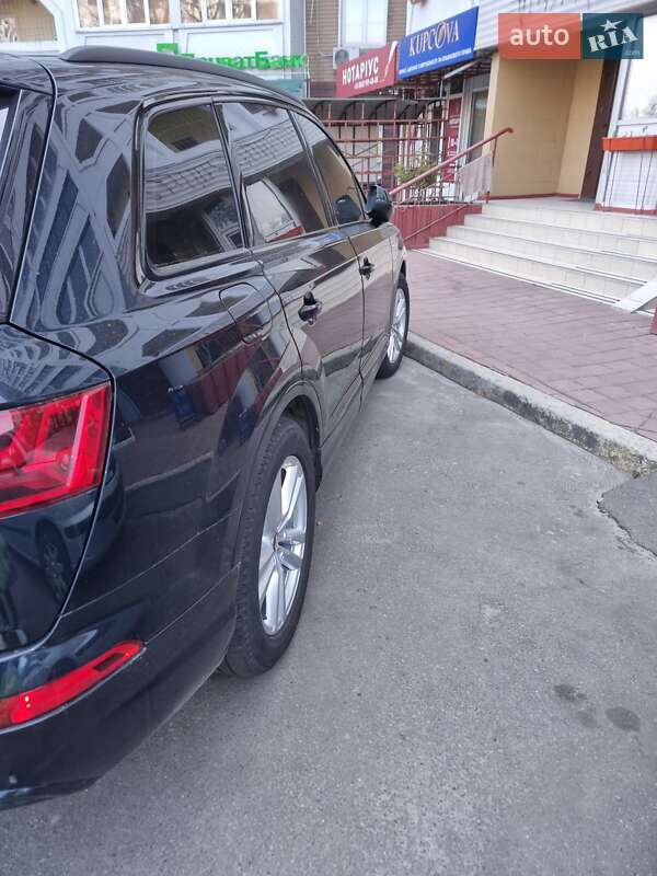 Позашляховик / Кросовер Audi Q7 e-tron 2016 в Києві