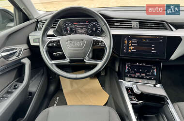 Внедорожник / Кроссовер Audi Q7 e-tron 2019 в 