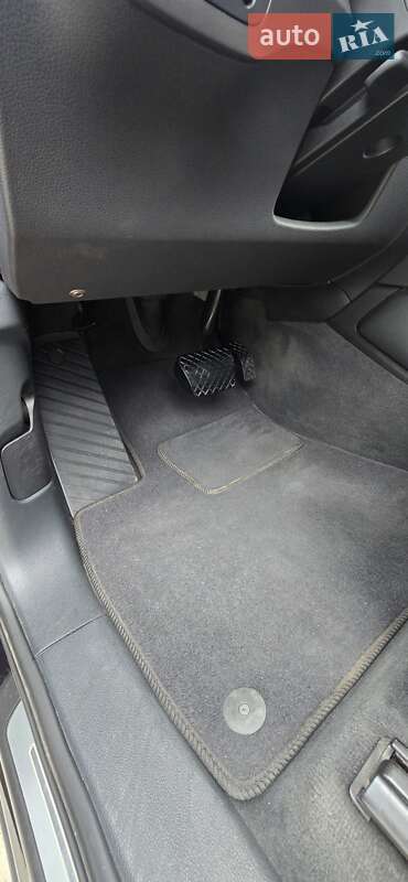 Позашляховик / Кросовер Audi Q7 e-tron 2016 в Шептицькому