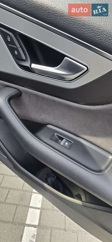 Позашляховик / Кросовер Audi Q7 e-tron 2016 в Шептицькому