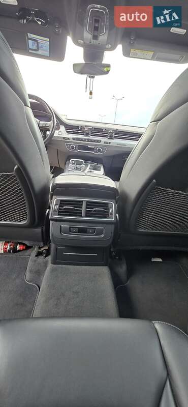 Позашляховик / Кросовер Audi Q7 e-tron 2016 в Шептицькому