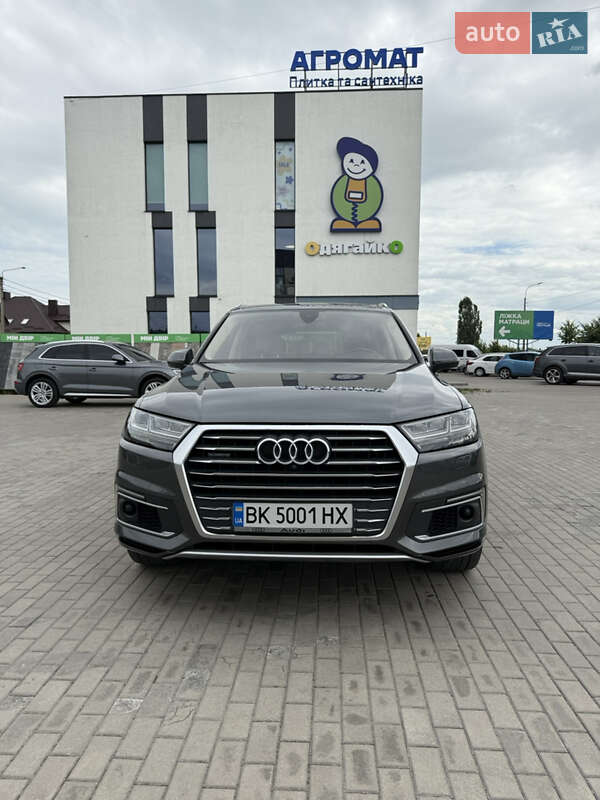 Позашляховик / Кросовер Audi Q7 e-tron 2017 в Рівному