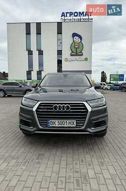 Внедорожник / Кроссовер Audi Q7 e-tron 2017 в 