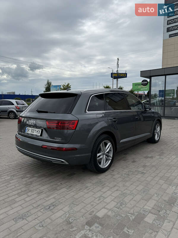 Позашляховик / Кросовер Audi Q7 e-tron 2017 в Рівному