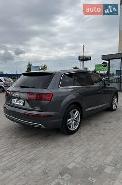 Внедорожник / Кроссовер Audi Q7 e-tron 2017 в 